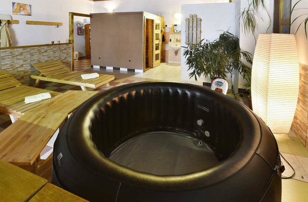 Hotel Kovarna Decin Esterno foto