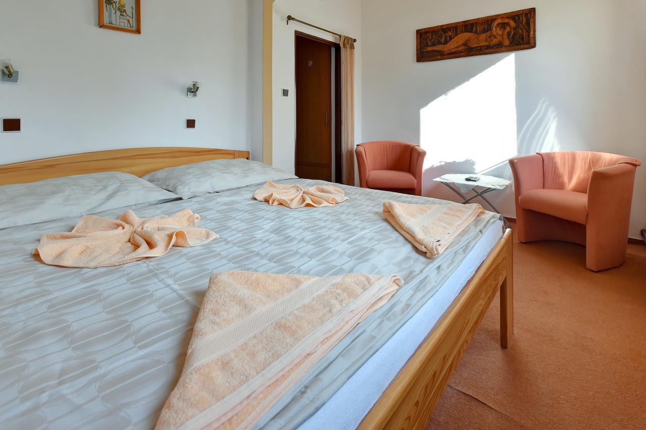 Hotel Kovarna Decin Esterno foto